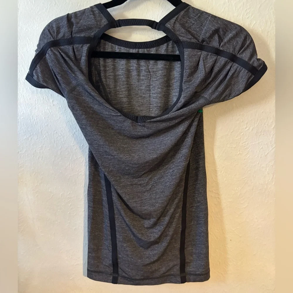 Lululemon‎ Run Team Spirit Short Sleeve Tee Ruffle Cut-out Back